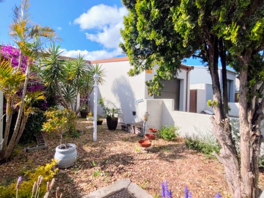 2 Bedroom Property for Sale in St Dumas Western Cape